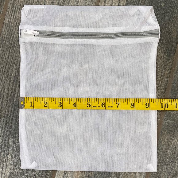4 White Zippered Mesh Laundry Bags - Picture 6 of 8